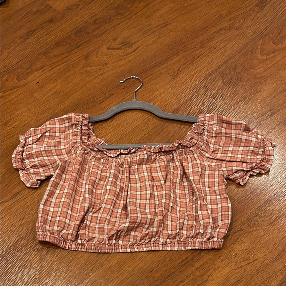 American Eagle Outfitters Tops - American Eagle Women’s Cropped Short Sleeve Plaid Shirt With Puff Sleeves